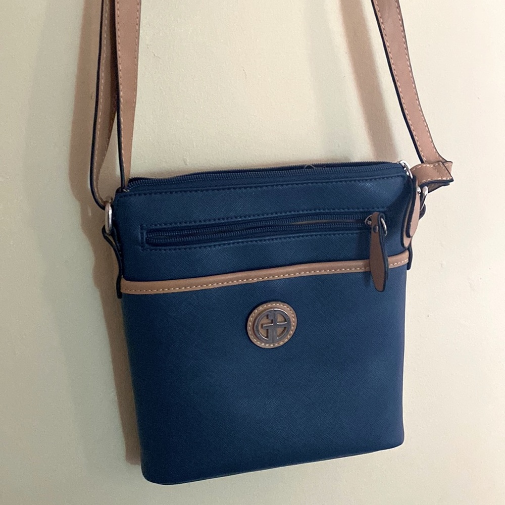 Gianni Bernini bag. Adjustable strap, multiple pockets. One small dark spot.
